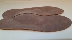 Ortopeedilised tallatoed risti- ja pikivõlvi toestuse ja nahast kattega