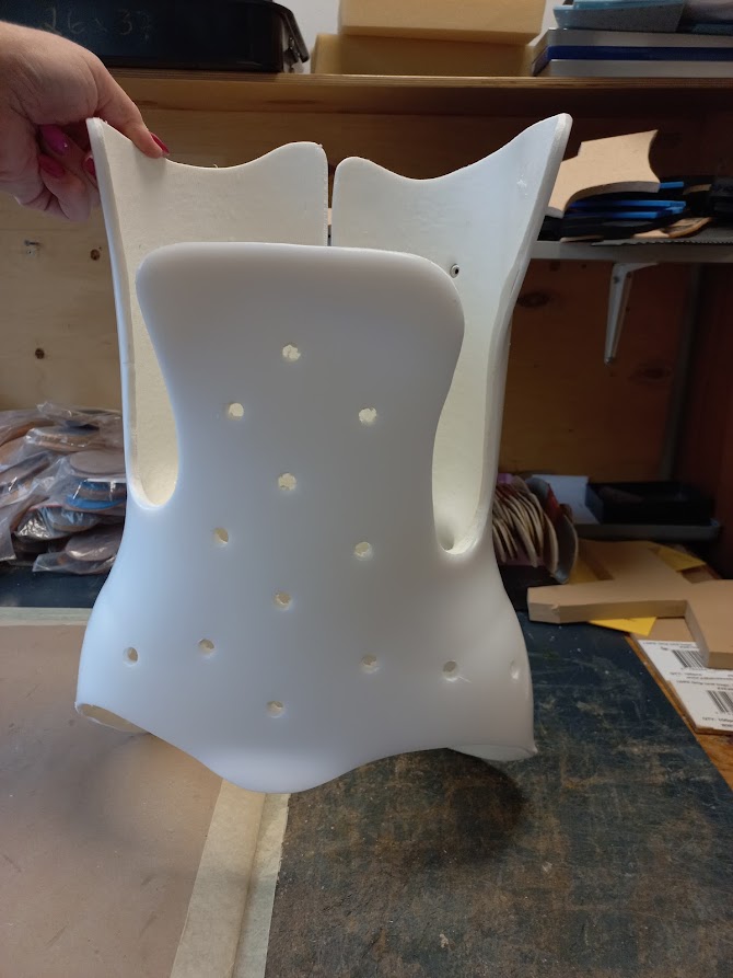 Tugikorsett termoplastist